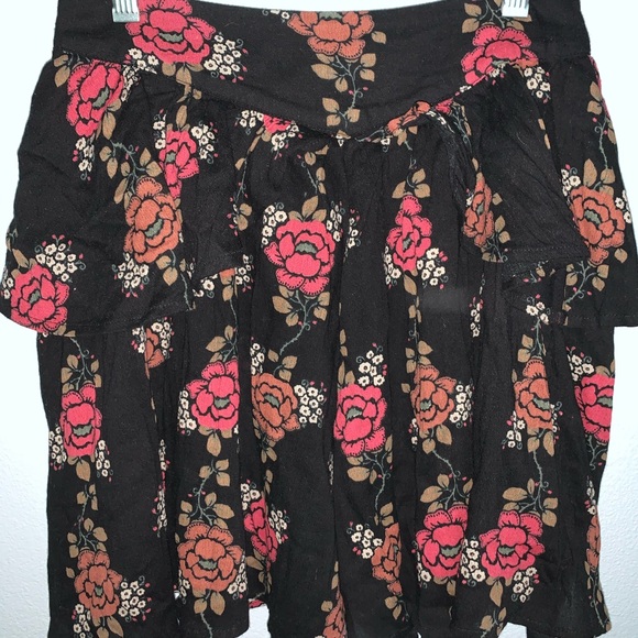 Wild Pearl Dresses & Skirts - Spring STAGECOACH floral skirt- barely worn